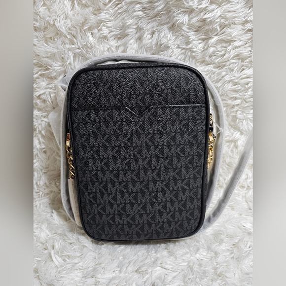 Michael Kors Jet Set Travel Bag - Picture 2 of 3